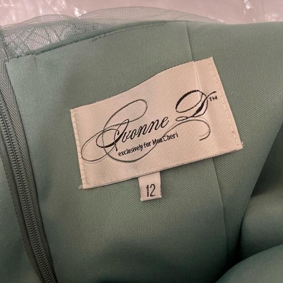 Ivonne D for Mon Cheri formal dress - Picture 5 of 6